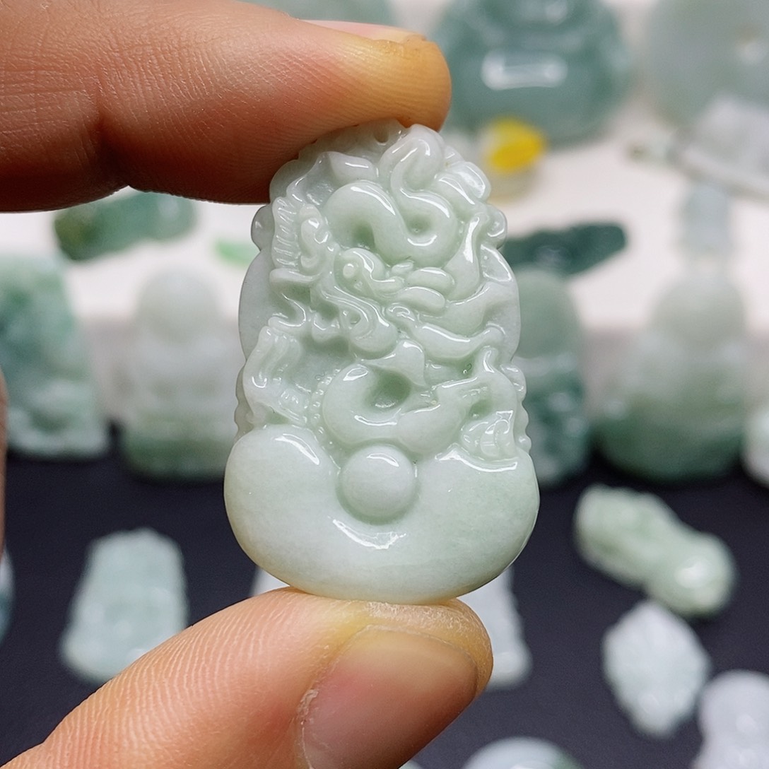 翡翠颈饰未镶嵌吊坠