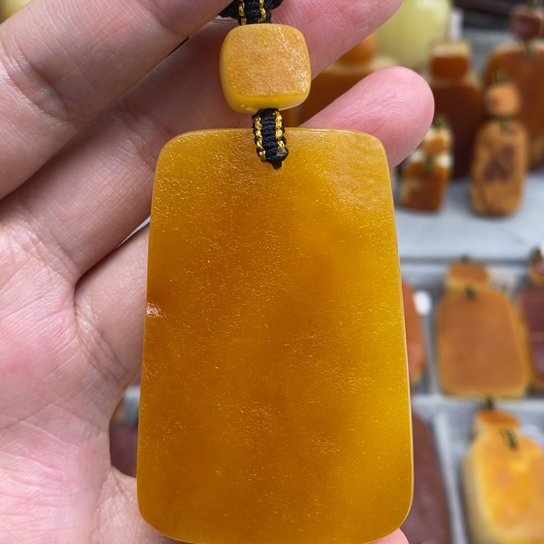 蜜蜡未镶嵌珠宝奇石