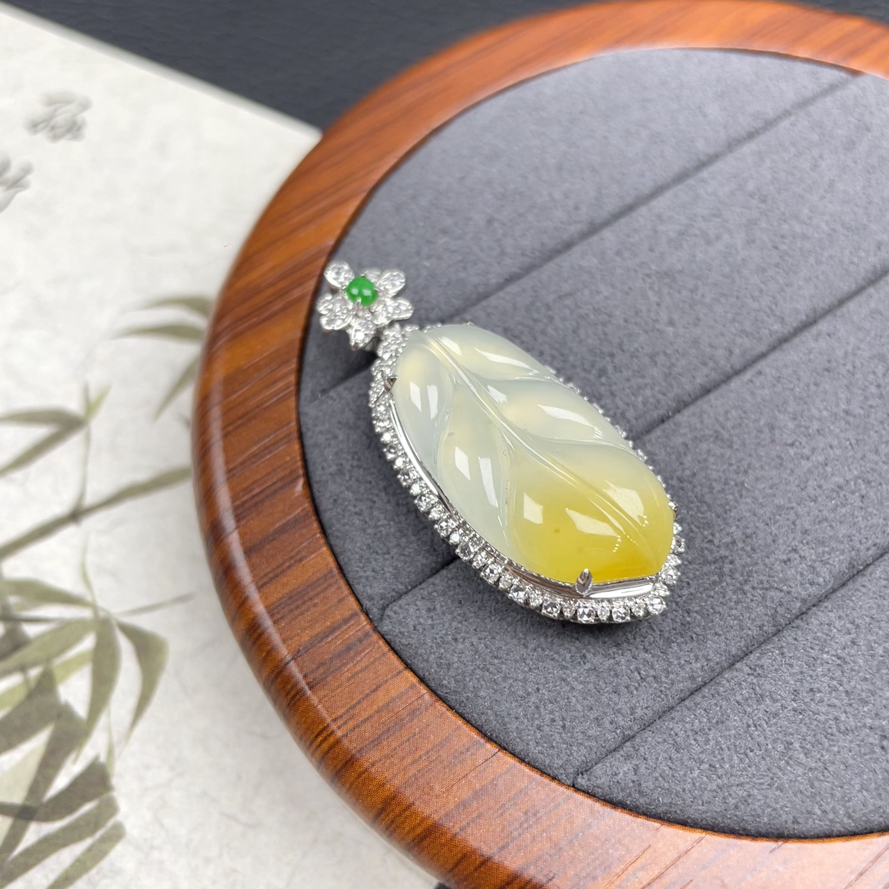 冰黄翡金枝玉叶—翡翠18K金镶嵌吊坠(赠链)