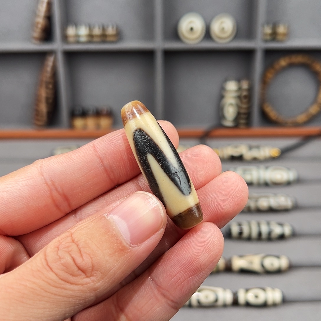 苏***阳玛瑙未镶嵌颈饰上肯现代工艺品珠子