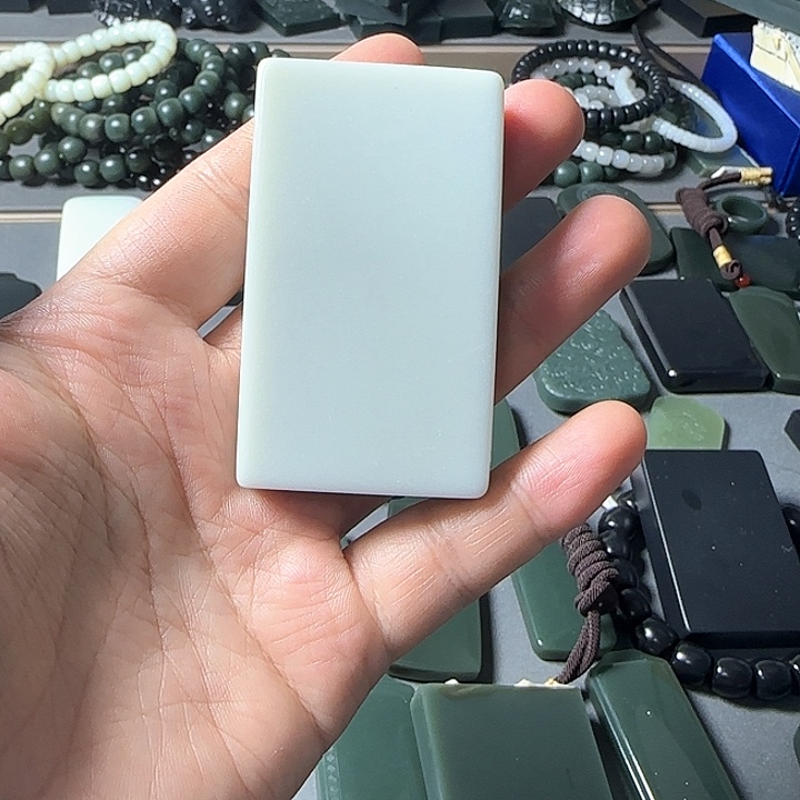 颈饰未镶嵌和田玉（白玉）