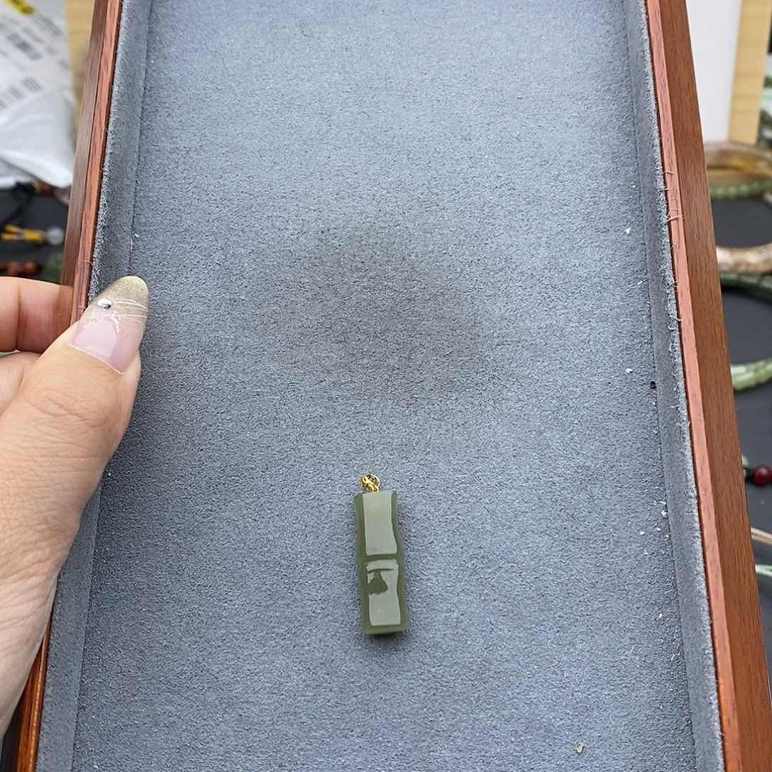 和田玉吊坠(不含链)18K金镶嵌