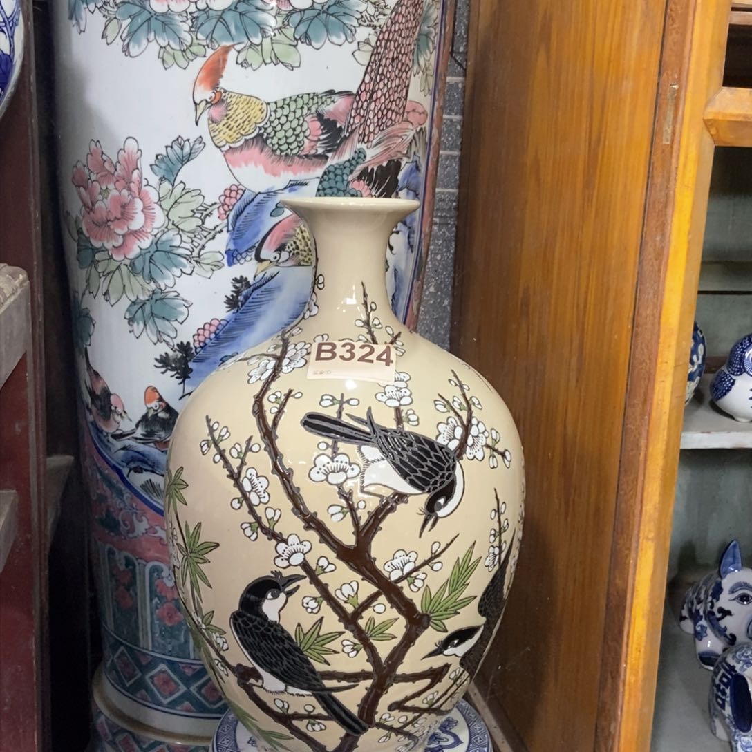 摆件花瓶手绘釉下彩