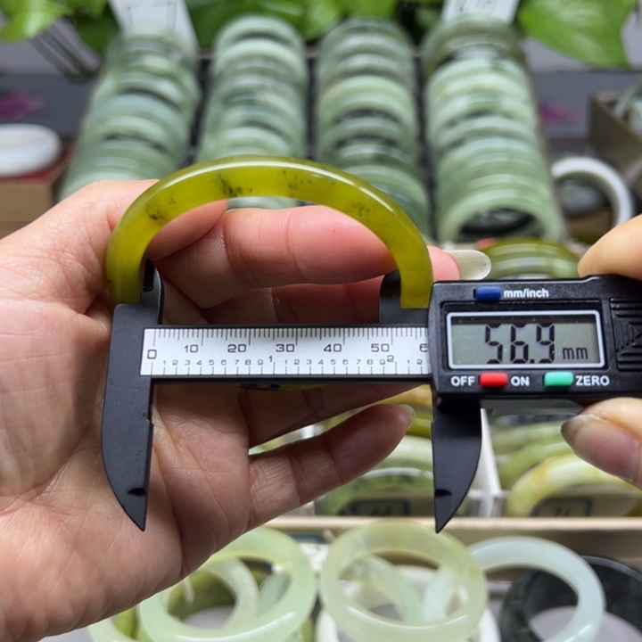 蛇纹石玉未镶嵌手镯41