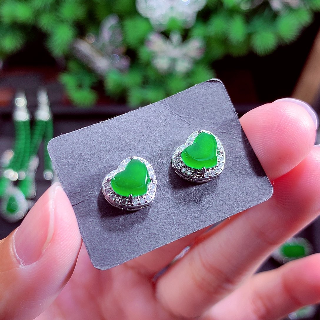 颈饰未镶嵌翡翠天然