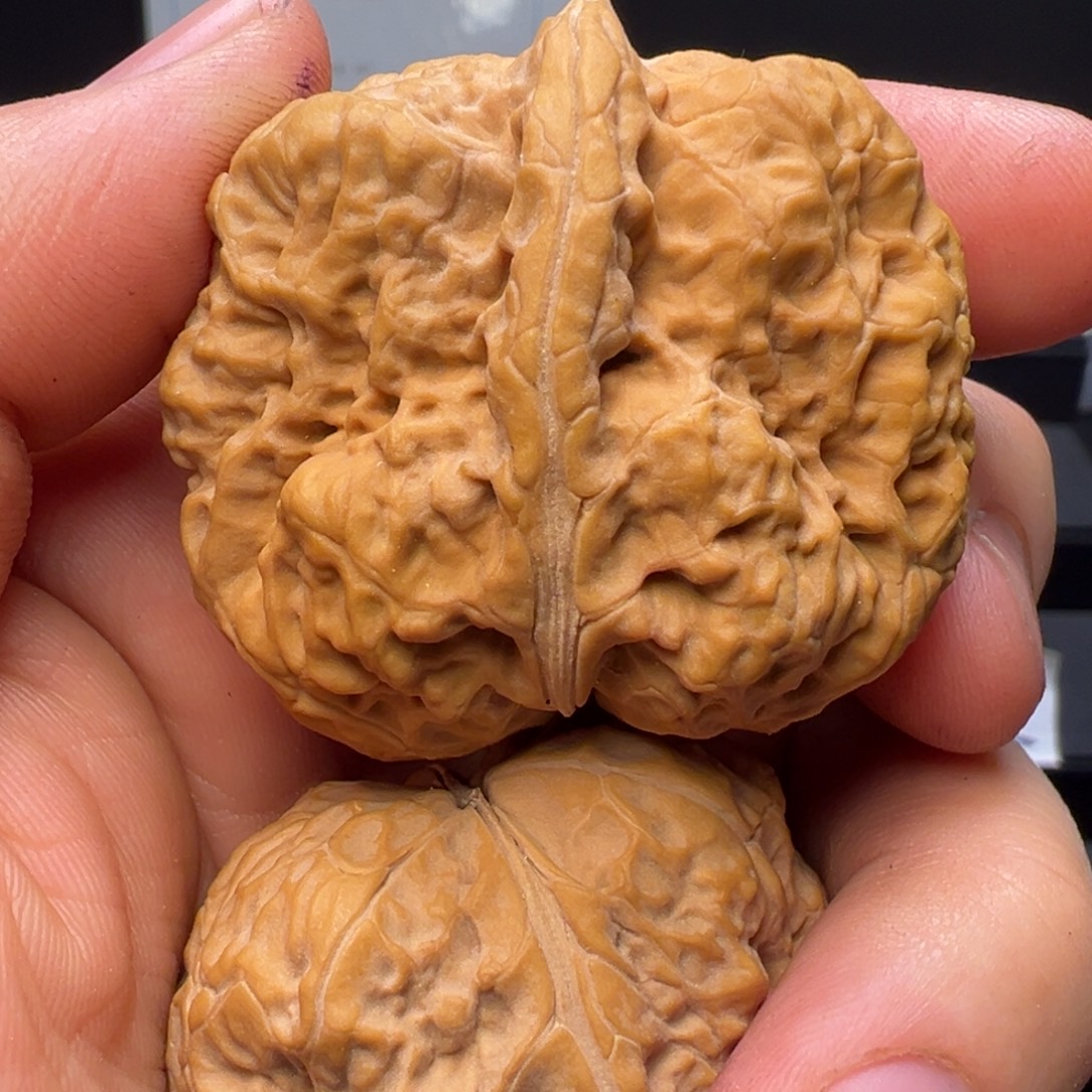 文玩核桃吊坠孟姜石42mm