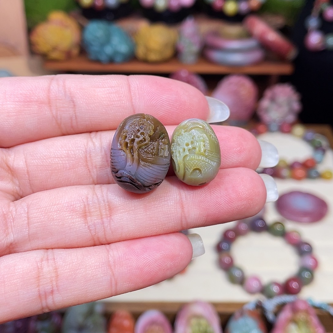 玛瑙/玉髓未镶嵌珠宝半成品盐源玛瑙老矿石包玉山水