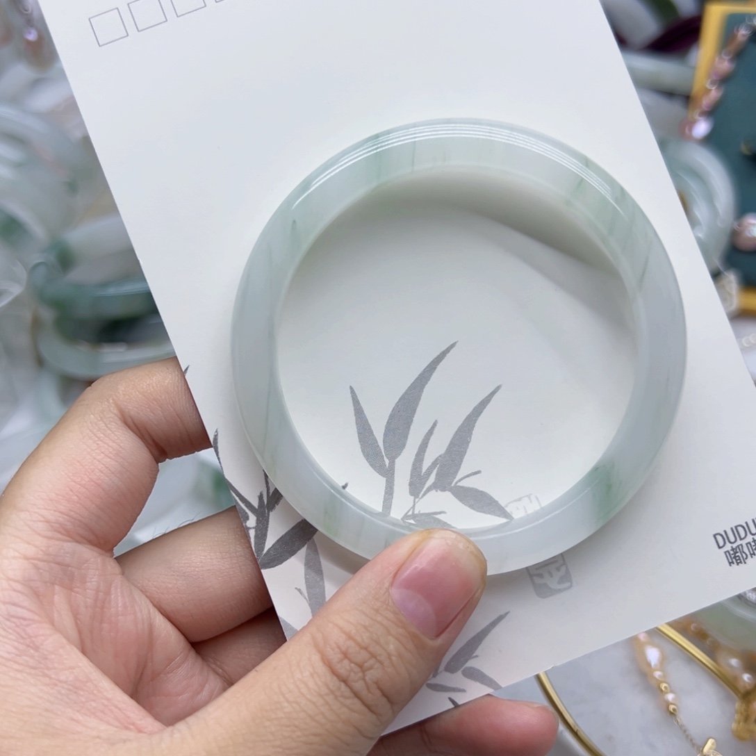 未镶嵌手镯石英岩玉