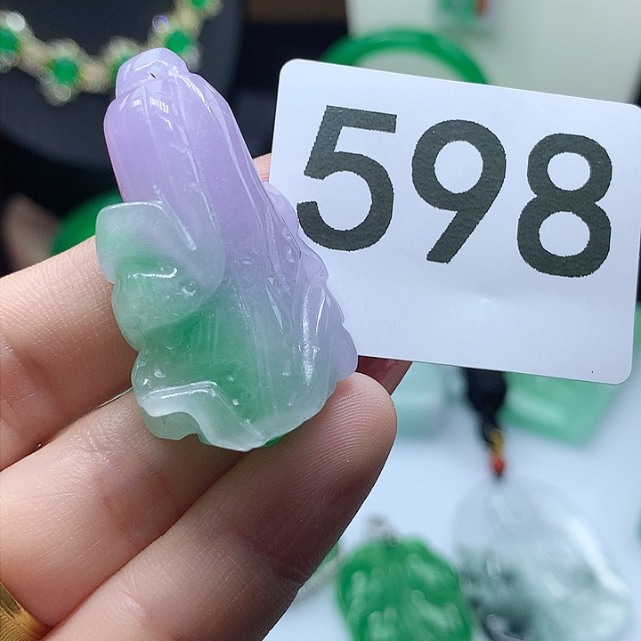 翡翠吊坠(赠链)未镶嵌