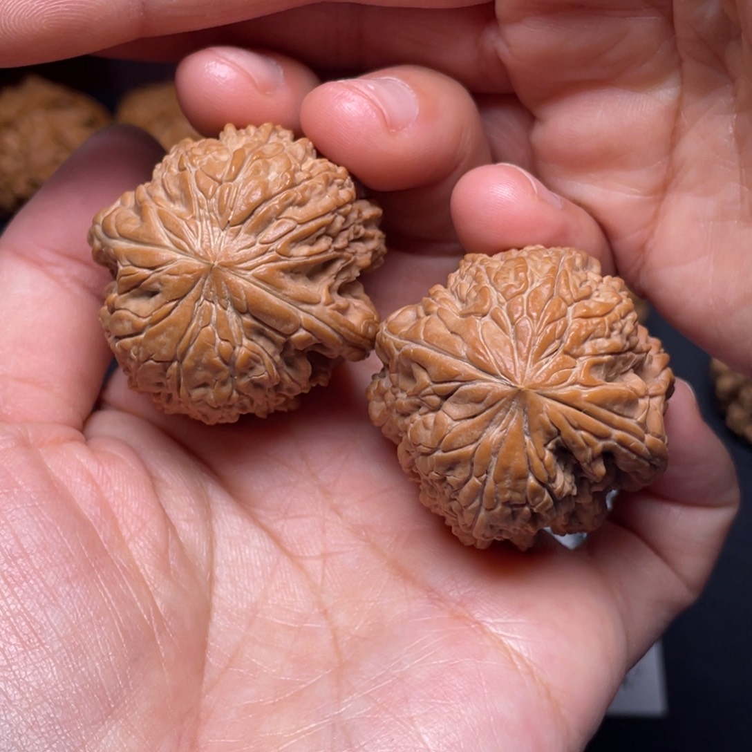 文玩核桃吊坠39+平谷暴雪全品