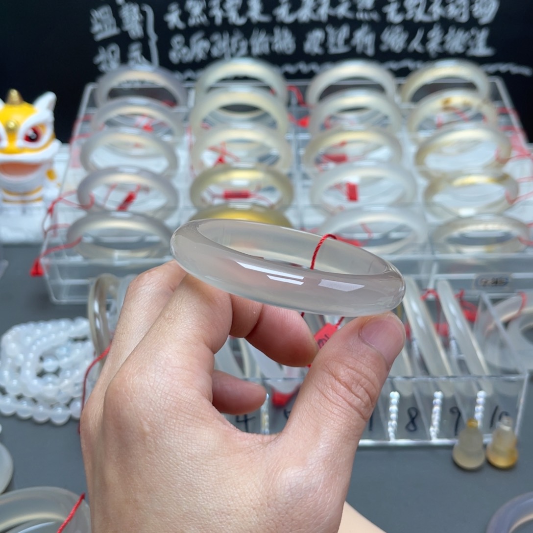 玛瑙/玉髓手镯未镶嵌维*福利价不退换