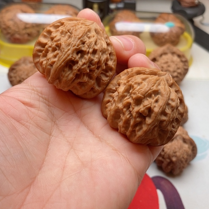 文玩核桃吊坠Z**樂白狮子