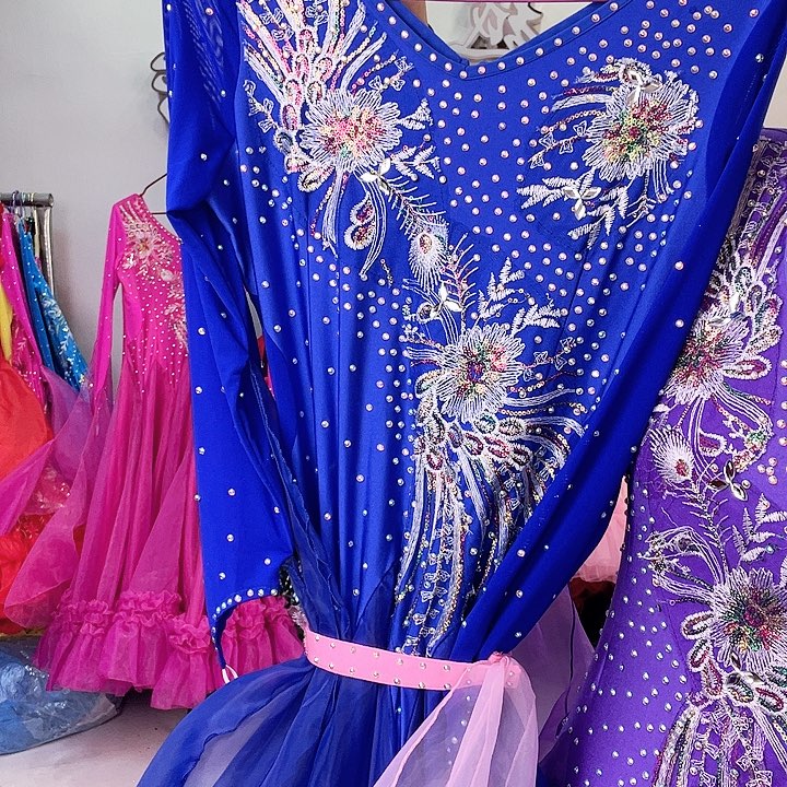 交谊舞的舞蹈动作也很