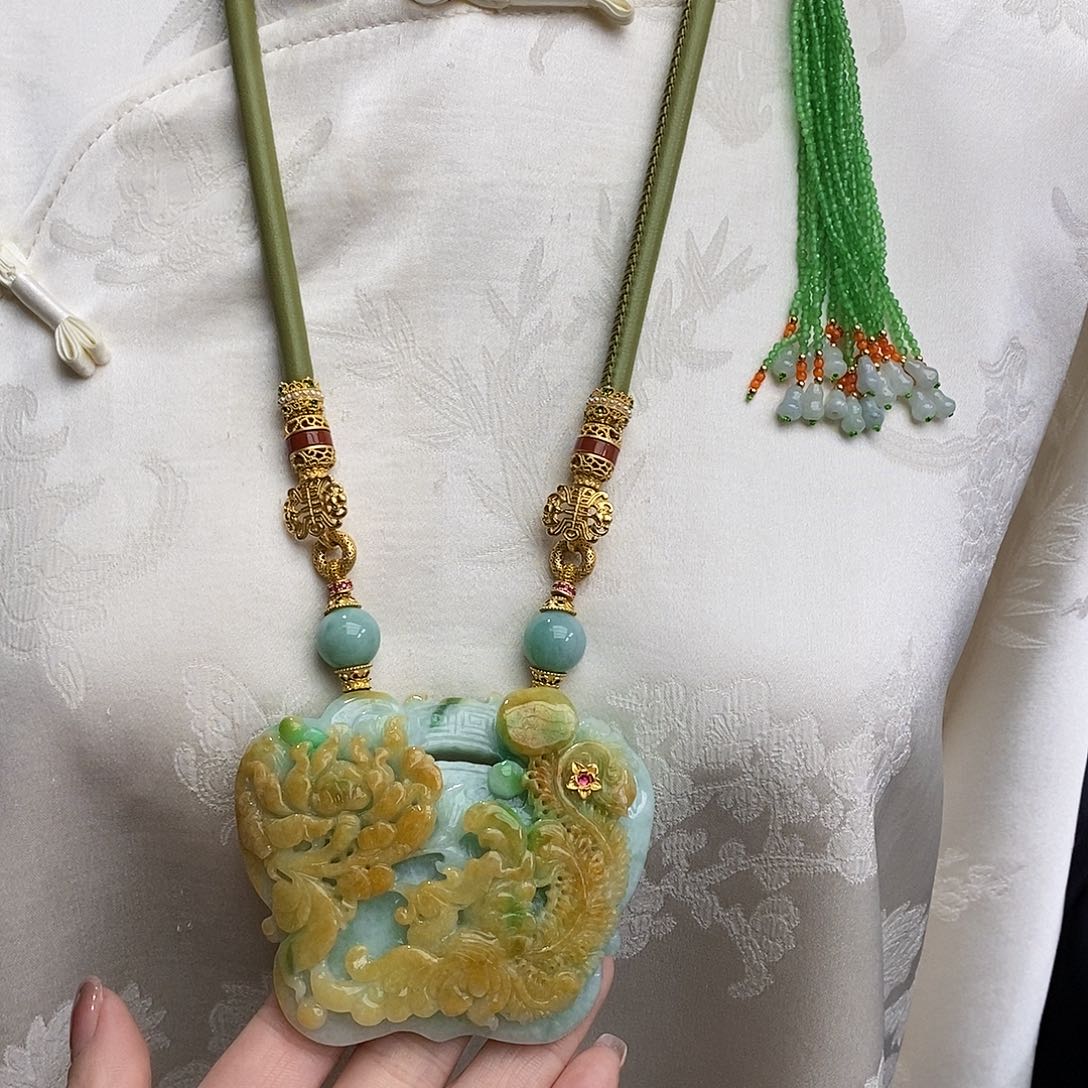 翡翠颈饰未镶嵌天然