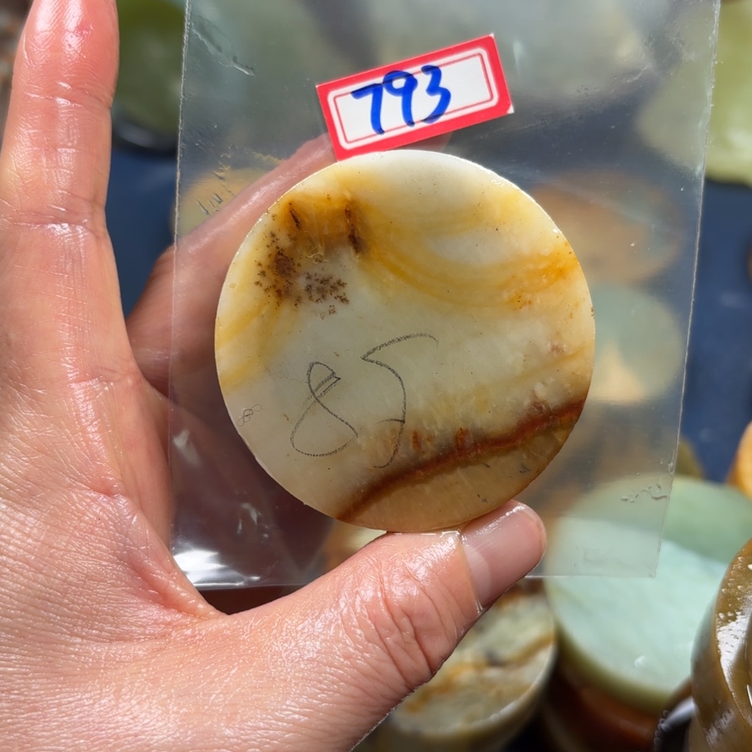 黎***斗蛇纹石玉未镶嵌珠宝半成品