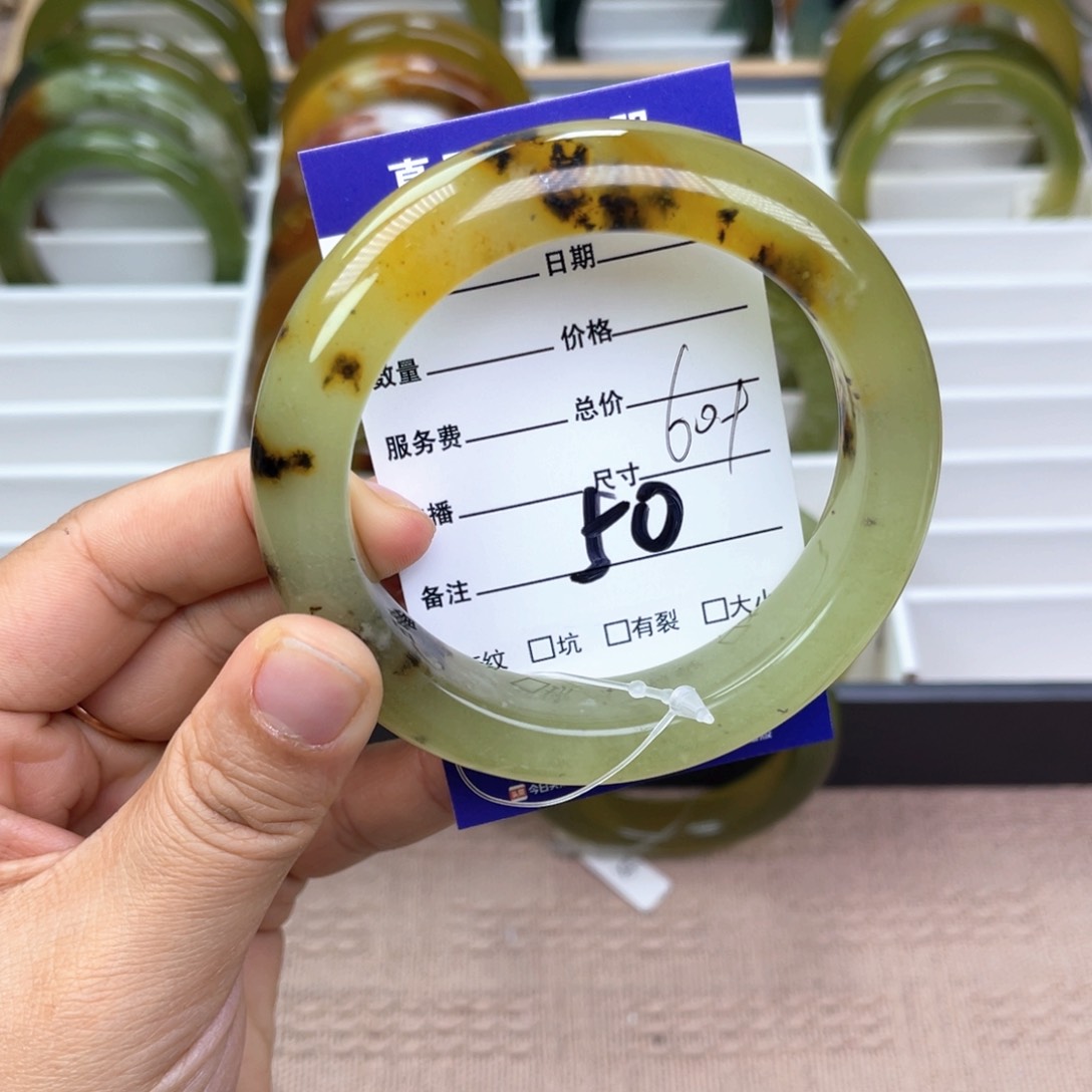 蛇纹石玉手镯未镶嵌