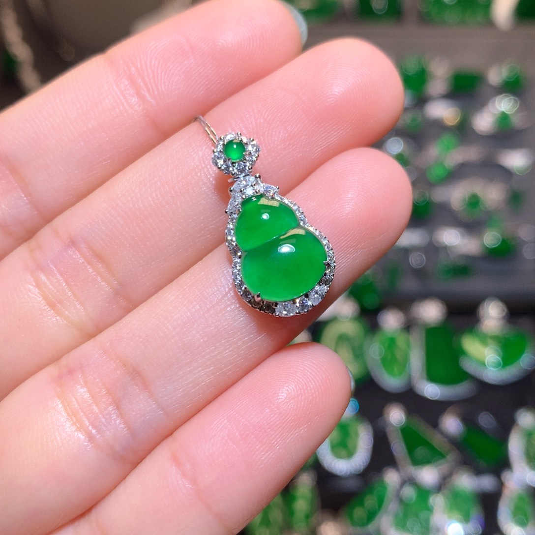 翡翠颈饰18K金镶嵌葫芦