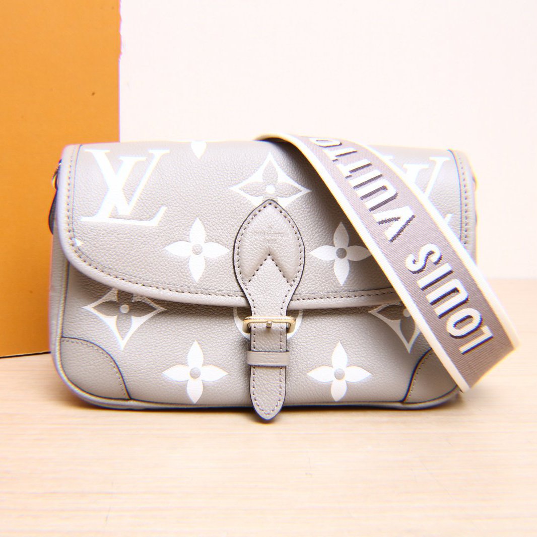 95新 LouisVuitton/路易威登 小花攀攀法棍包 24可拆卸宽肩带芯片