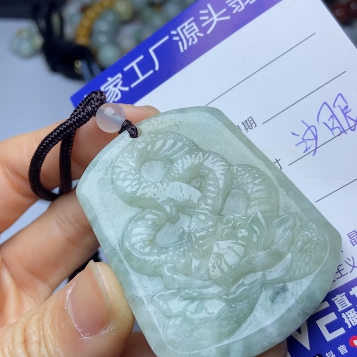翡翠颈饰未镶嵌翡翠