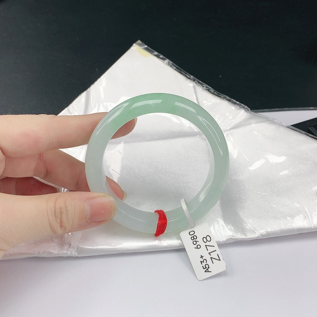 翡翠手镯未镶嵌翡翠178