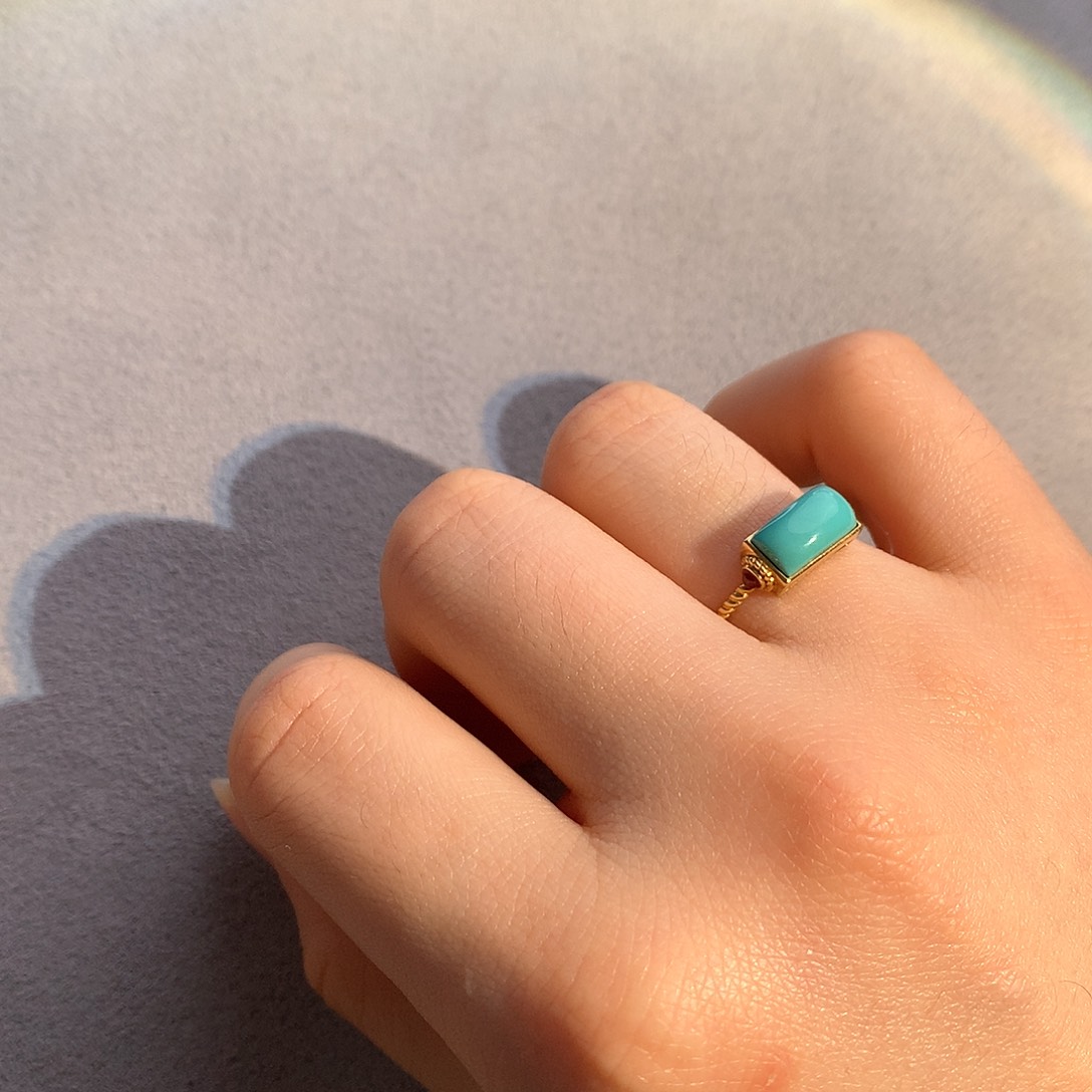 18K金镶嵌绿松石马鞍戒指