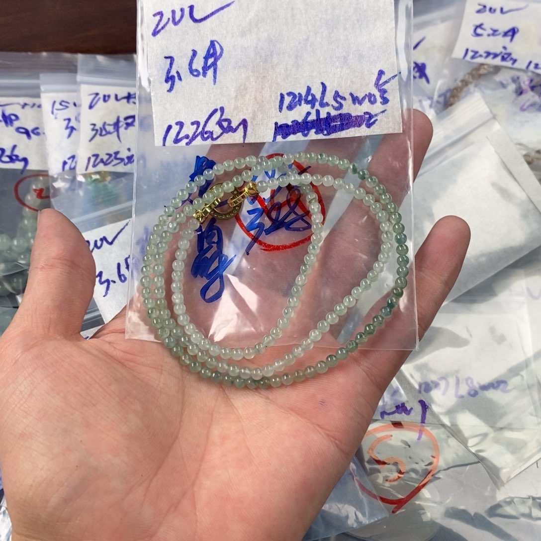 是***。定制翡翠未镶嵌缅甸翡翠