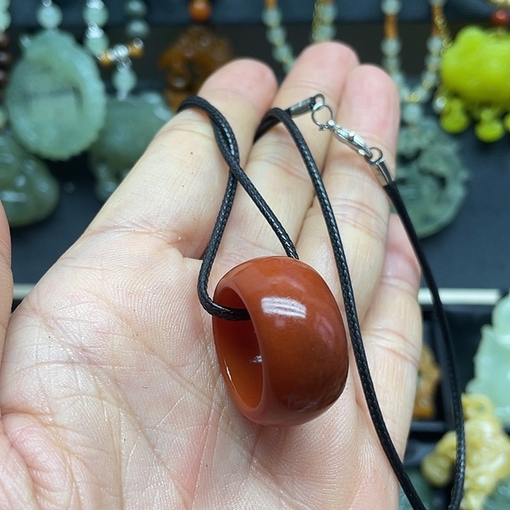 未镶嵌蛇纹石玉颈饰