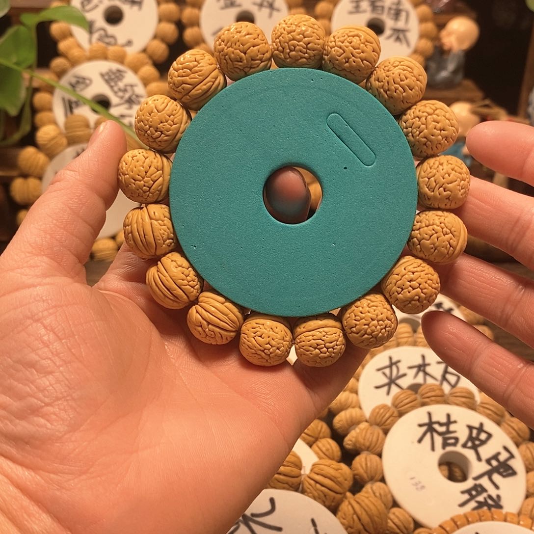 【闪购商品】天****ㅤ桃核虎皮核桃手串