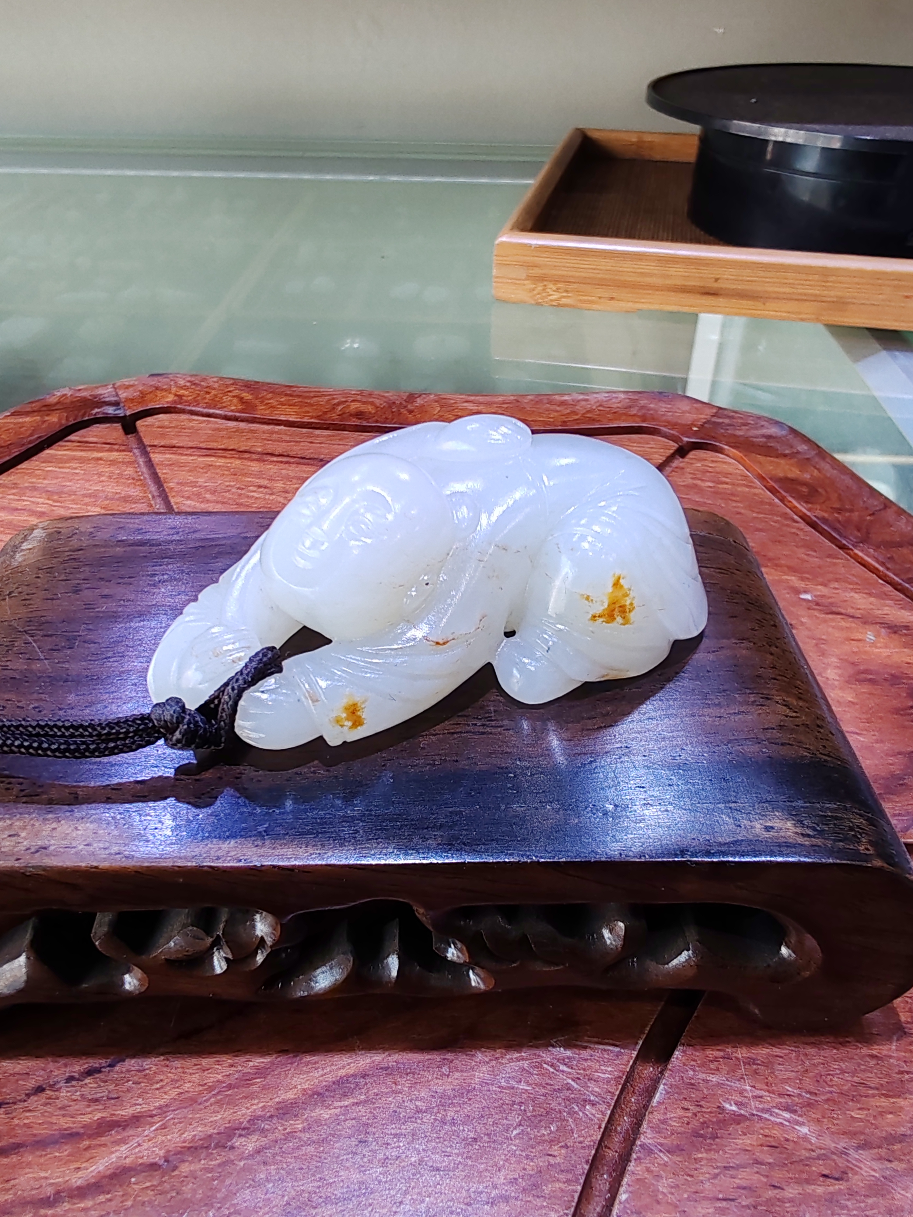 和田玉莲花童子，6.6x35x22.5㎝。