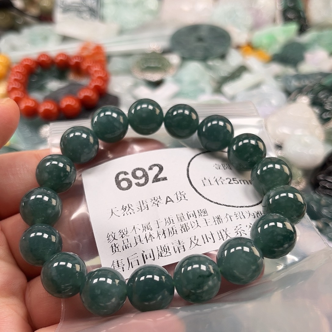 翡翠未镶嵌颈饰哈哈哈