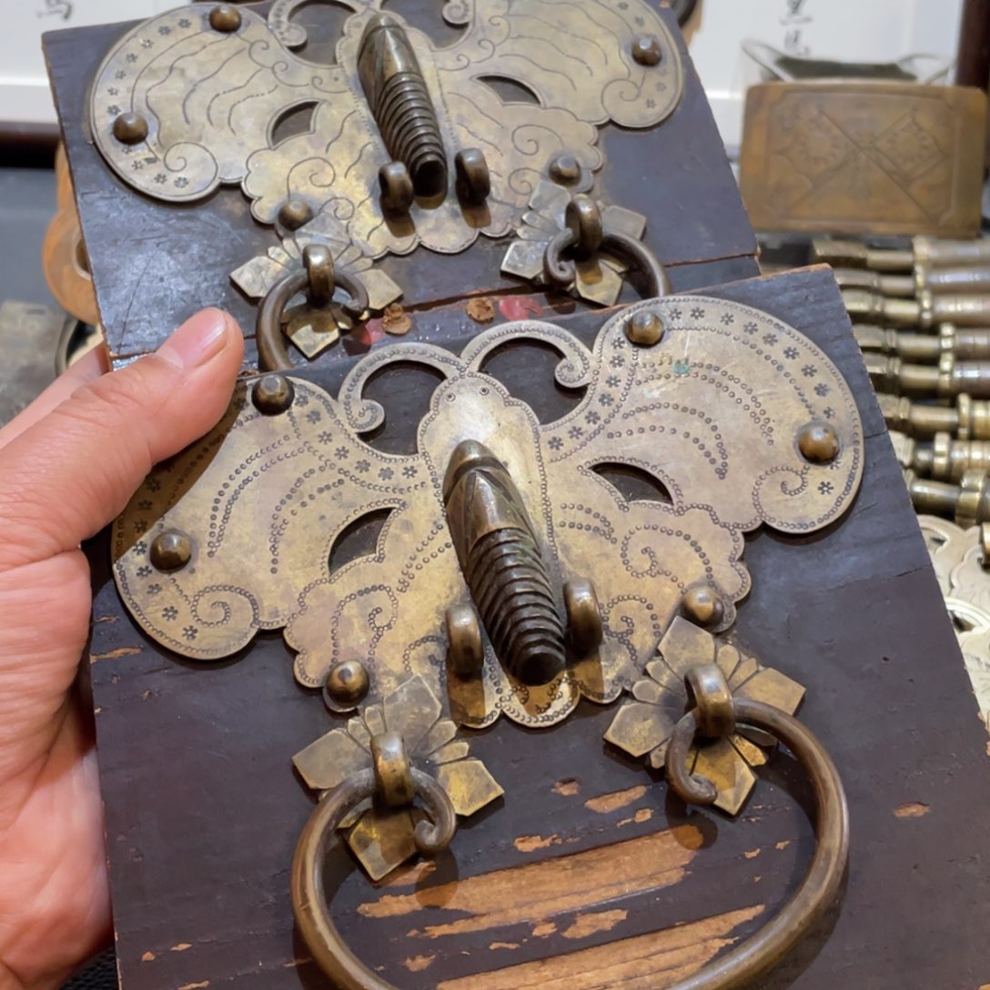 一对铜蝴蝶两个一起