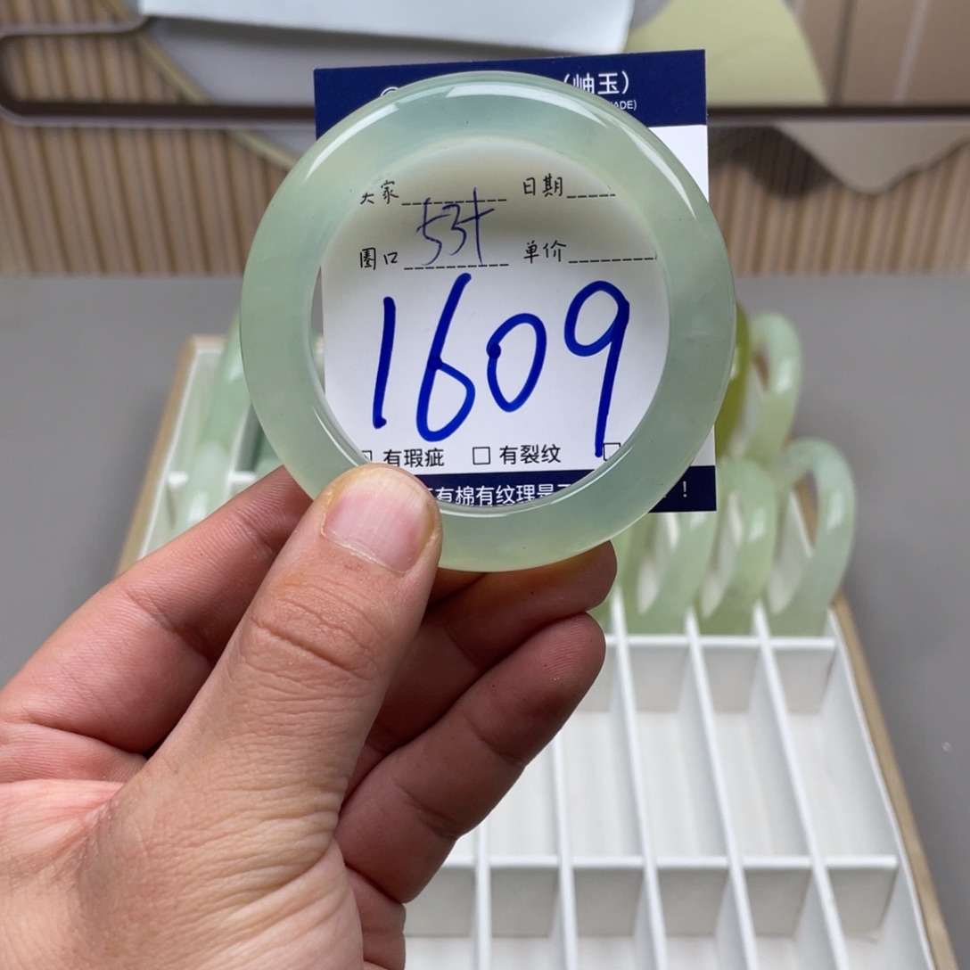 岫玉手镯手镯未镶嵌