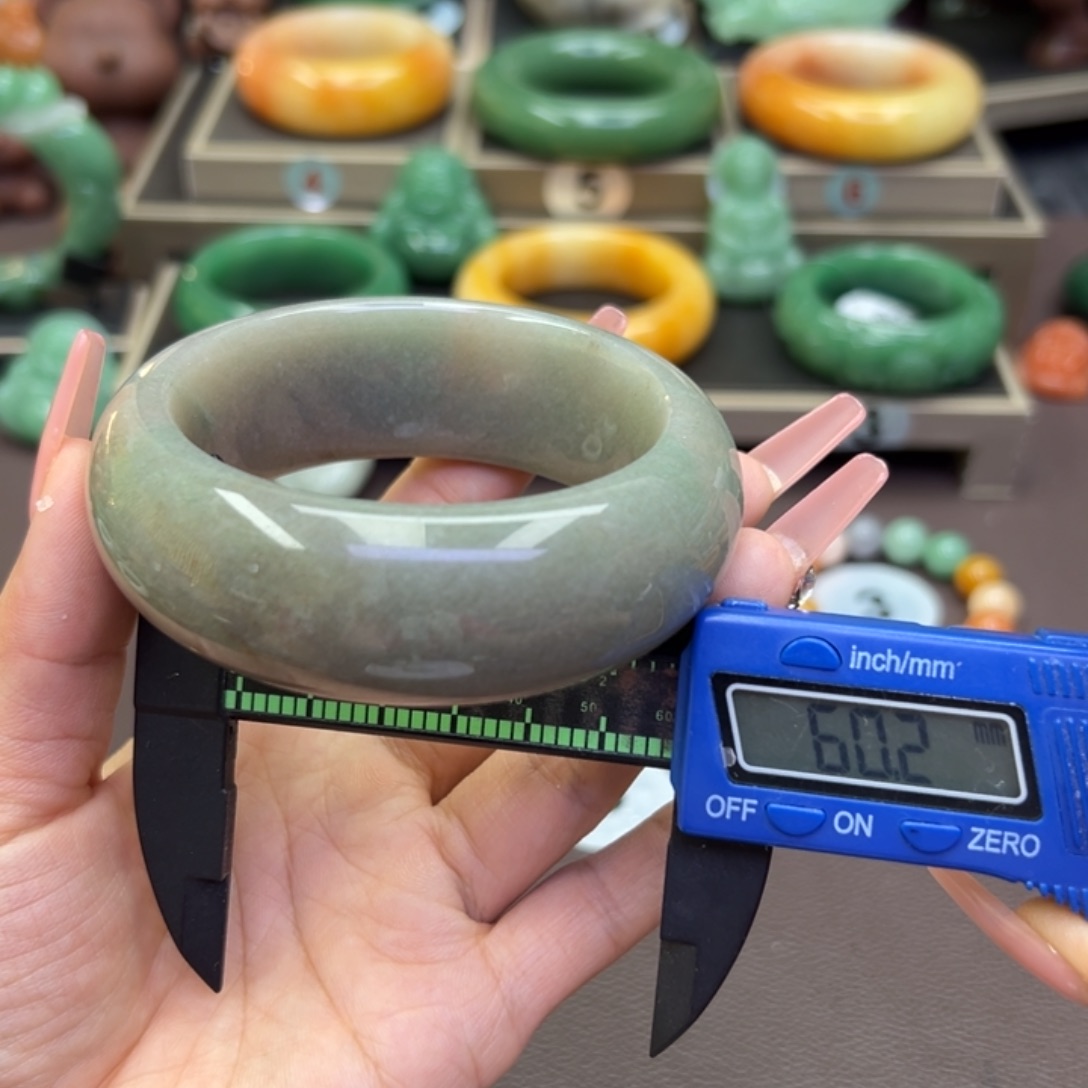 未镶嵌手镯石英岩玉