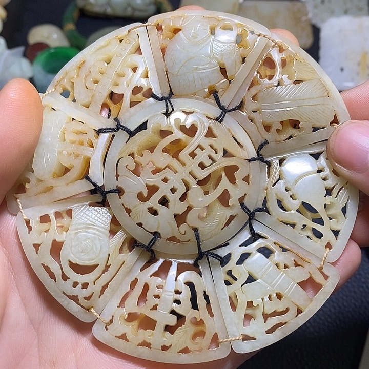 颈饰未镶嵌和田玉（糖玉）