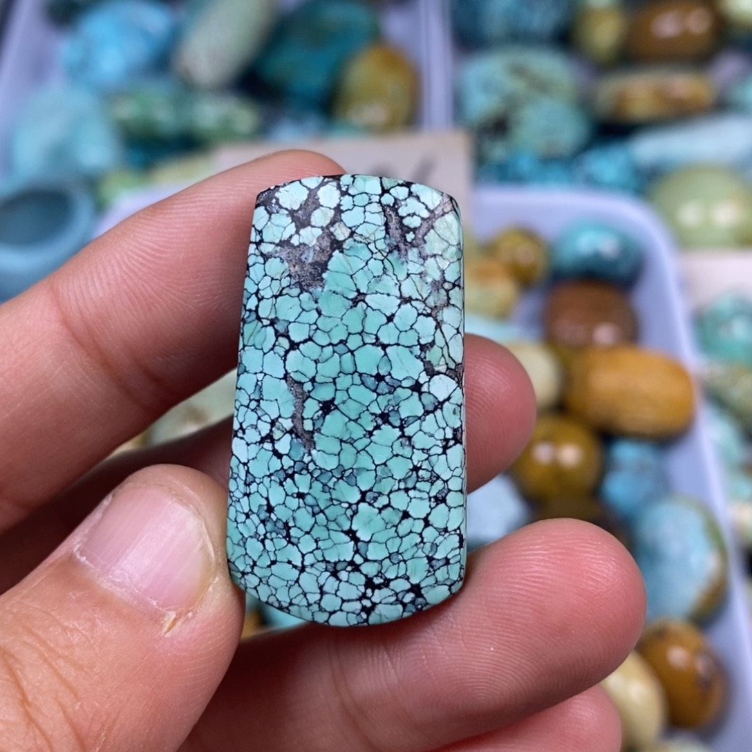 绿松石未镶嵌颈饰