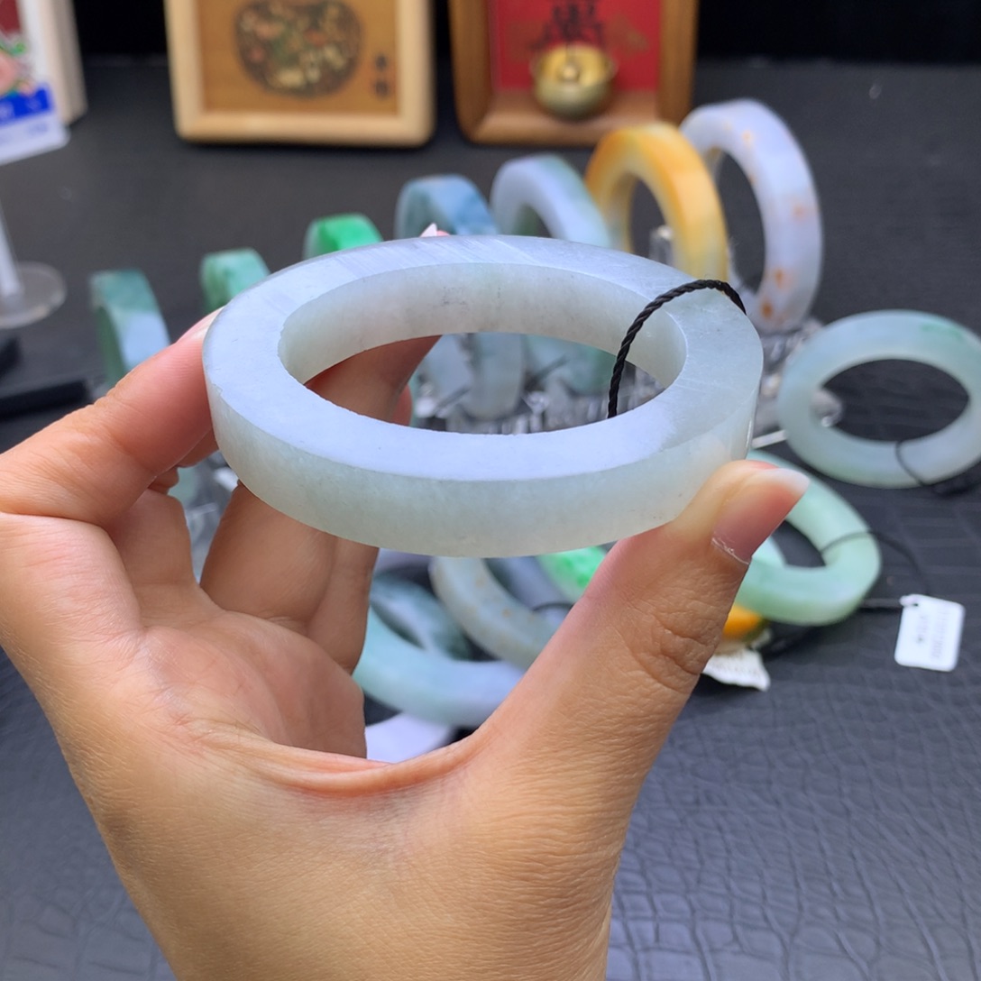定制翡翠未镶嵌翡翠手镯