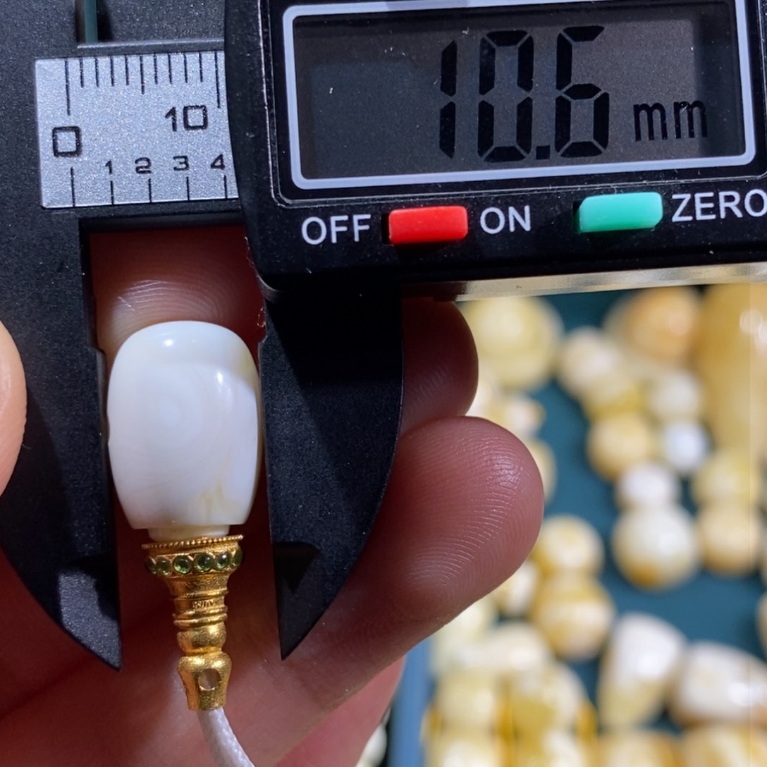 蜜蜡裸石未镶嵌配饰