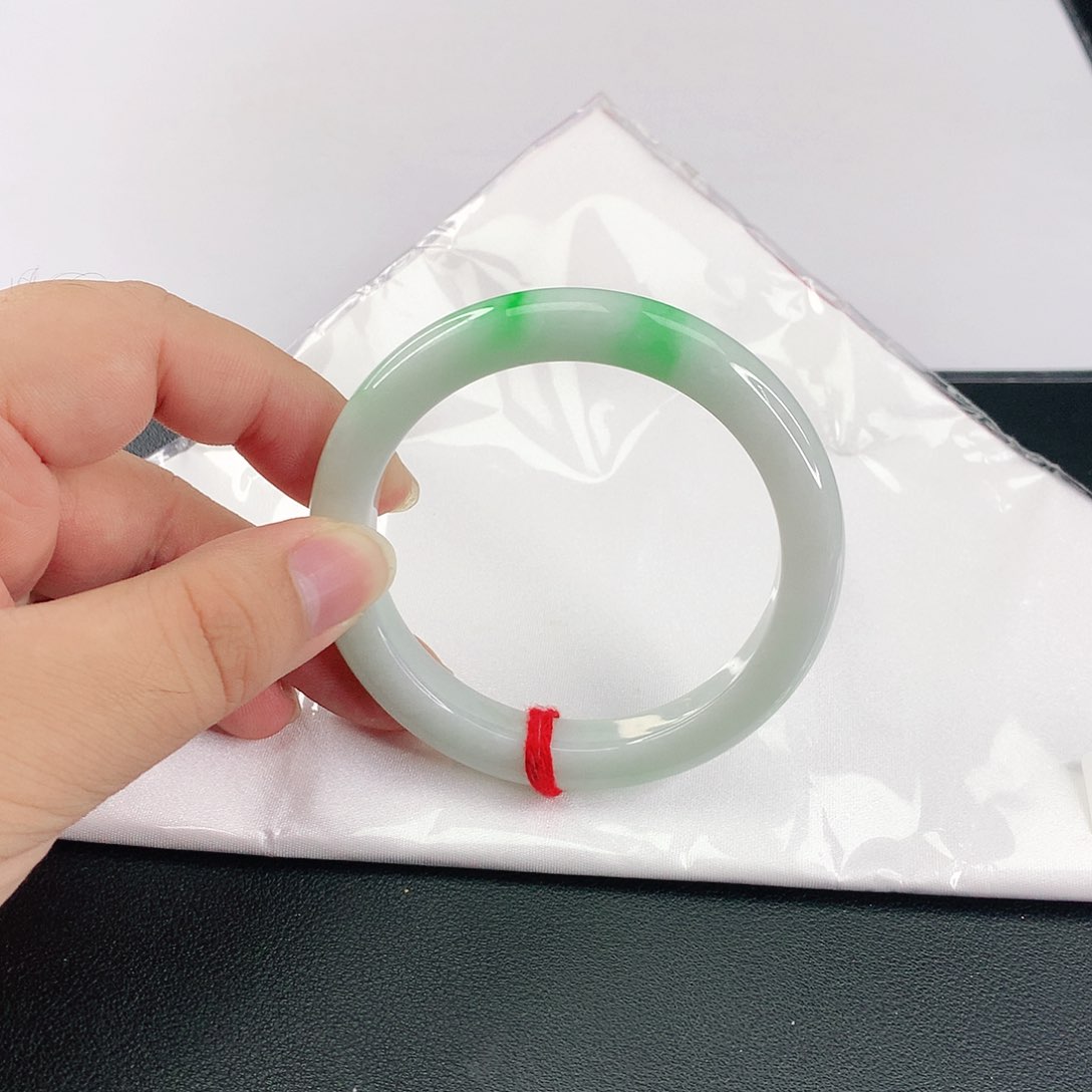 翡翠手镯未镶嵌翡翠535