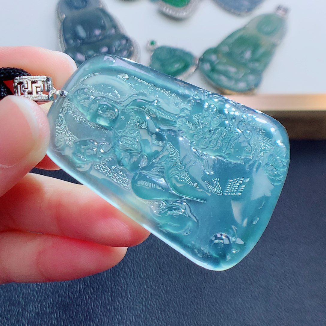 翡翠颈饰18K金镶嵌翡翠