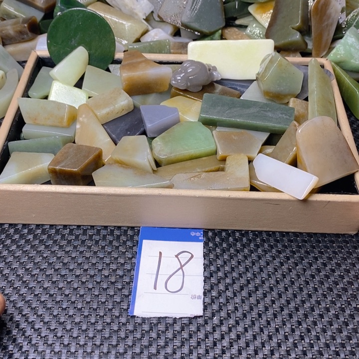 蛇纹石玉珠宝半成品未镶嵌