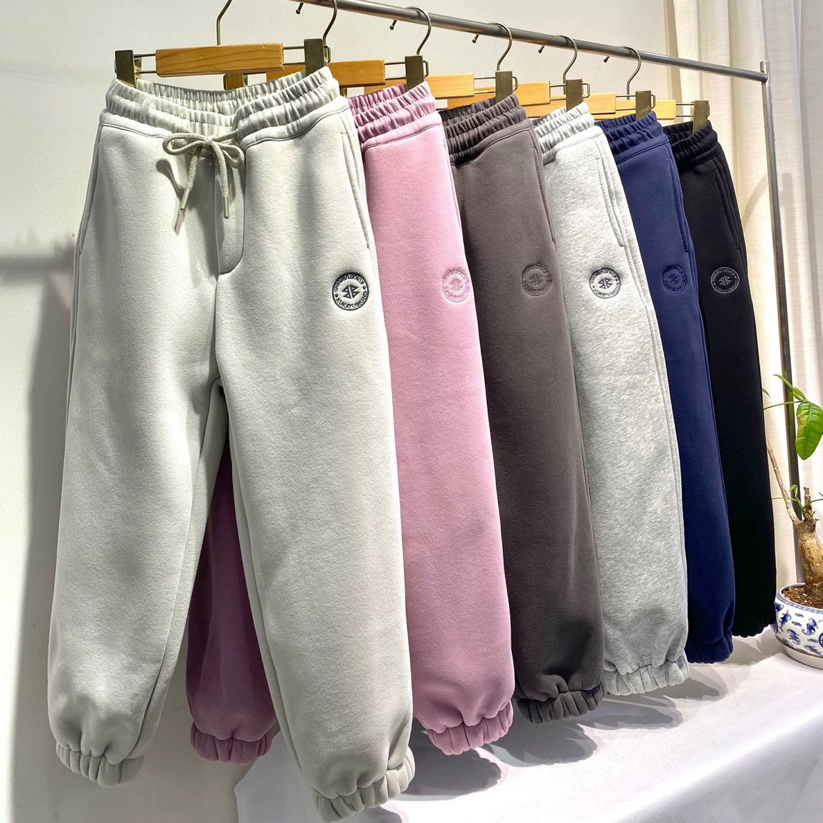 儿童品牌卫裤男女童卫衣男童牛仔裤地板价天花板质量清