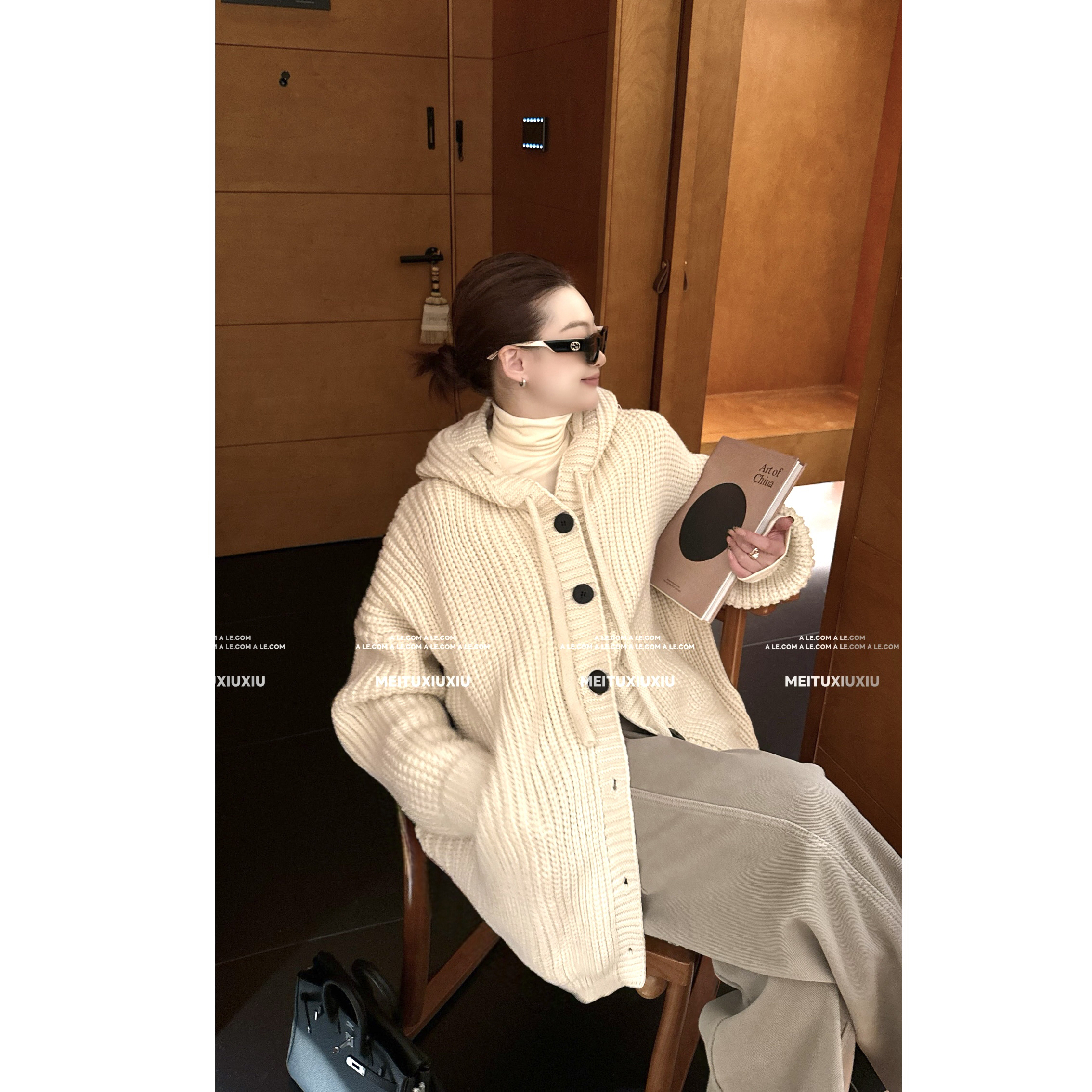 【阿乐家】大码微胖“安东尼童话”复古慵懒风粗针连帽抽绳毛衣