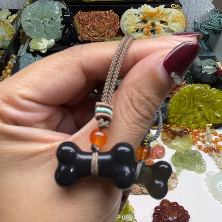 蛇纹石玉未镶嵌颈饰