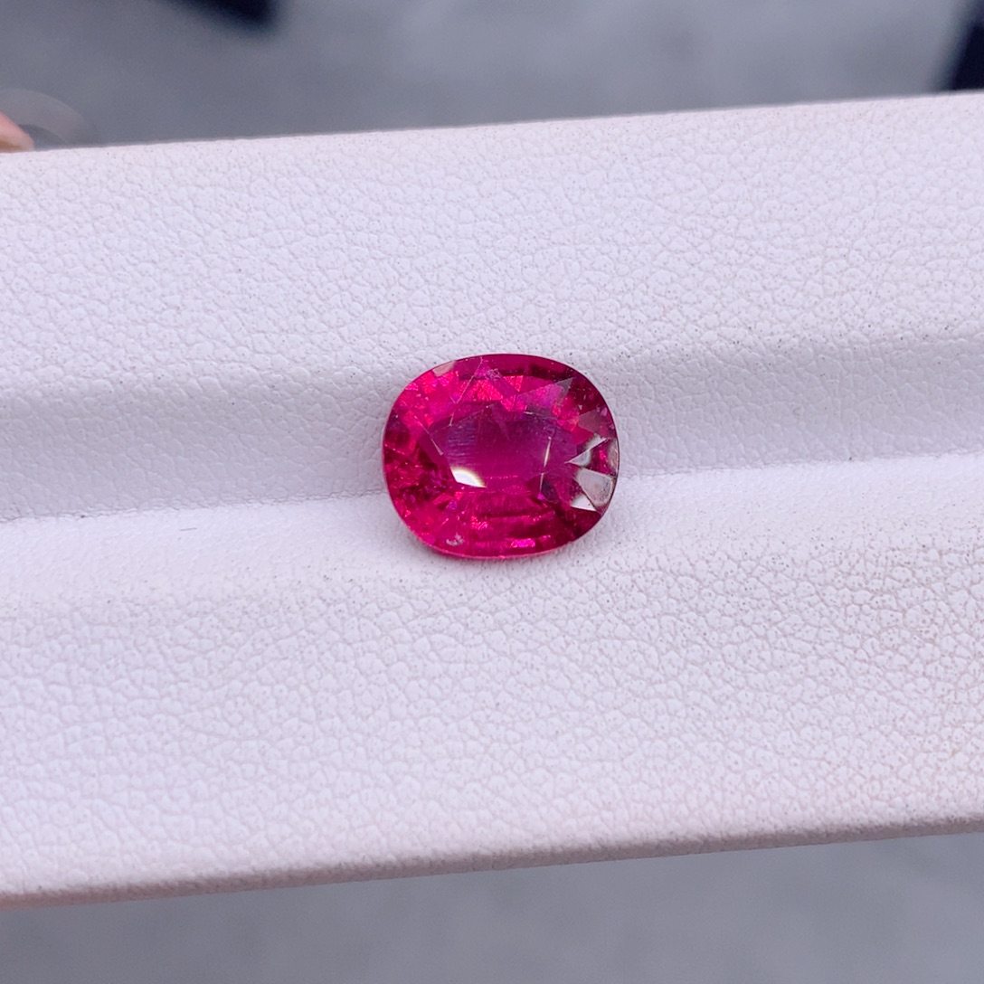 碧玺裸石未镶嵌3.3克拉卢比来