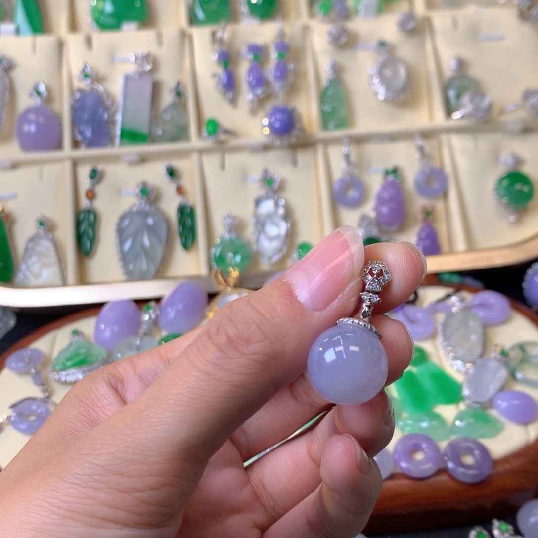 翡翠颈饰18K金镶嵌裸石