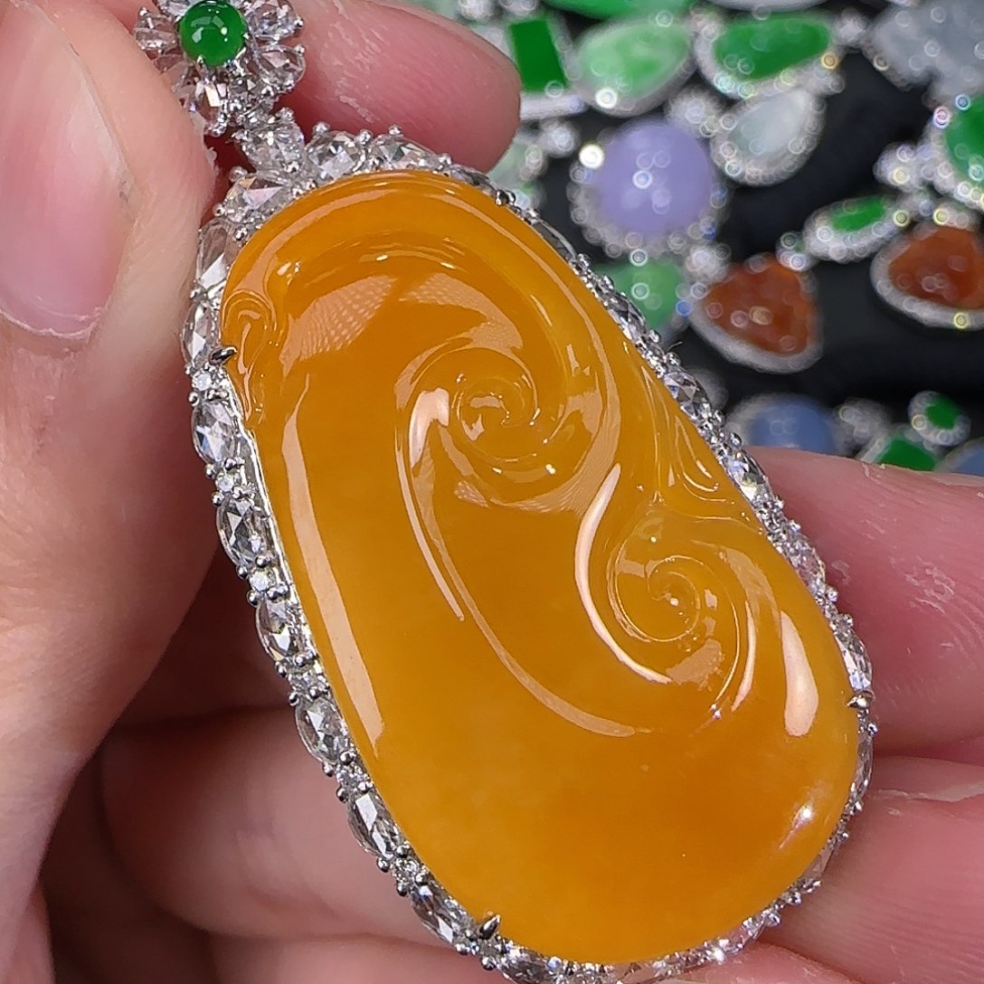 翡翠颈饰18K金镶嵌天然翡翠