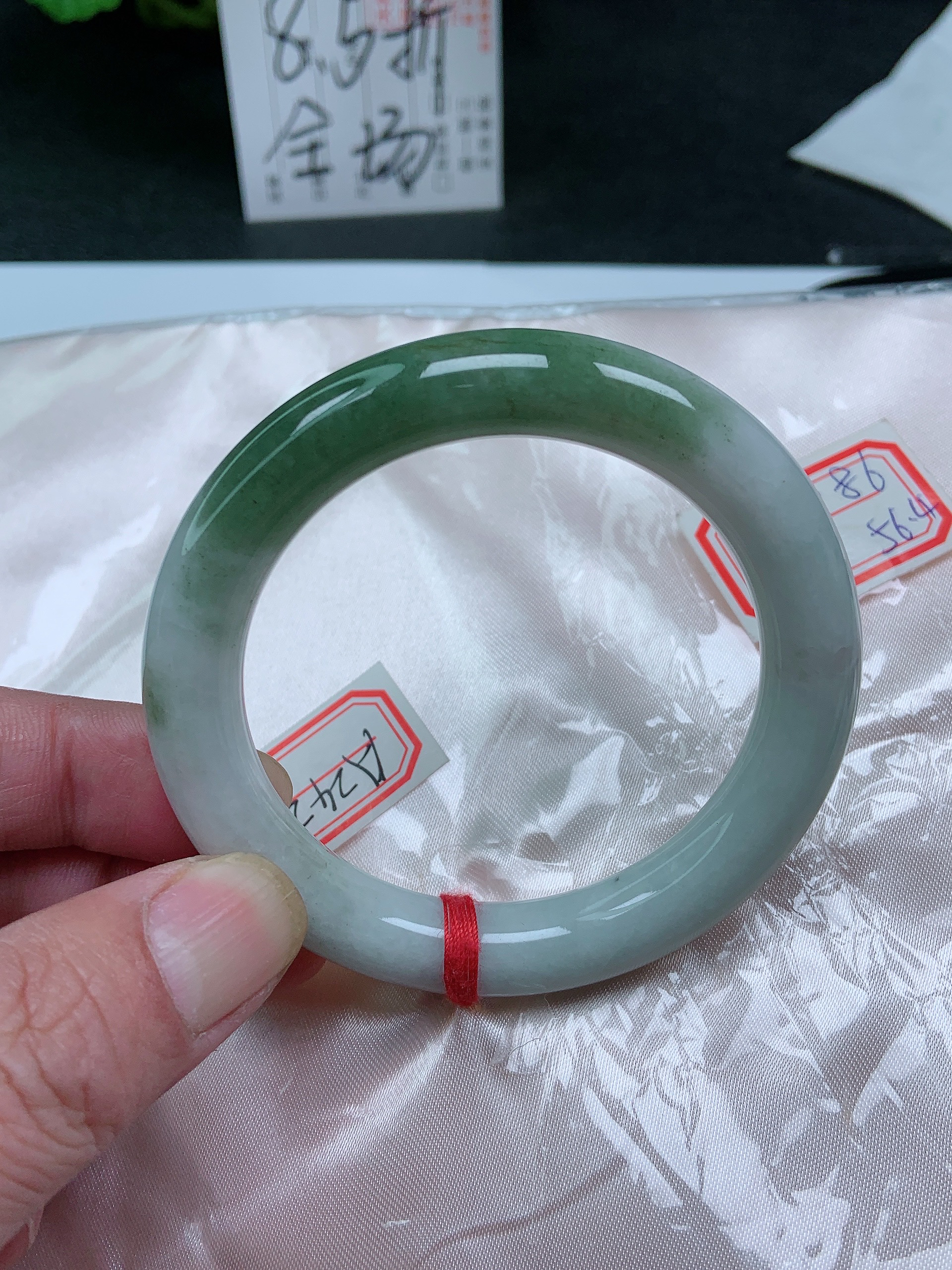 天然A货翡翠满色半山半水圆条绿色手镯