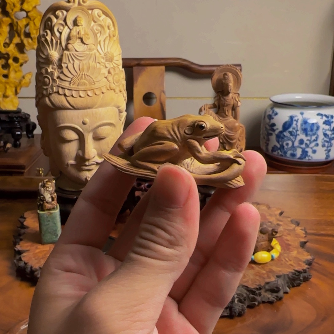 檀香木尚秋雕刻一叶来财