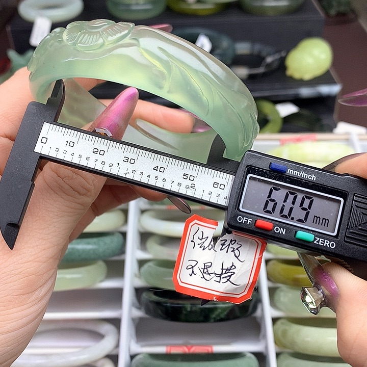 蛇纹石玉手镯未镶嵌亓**禾734