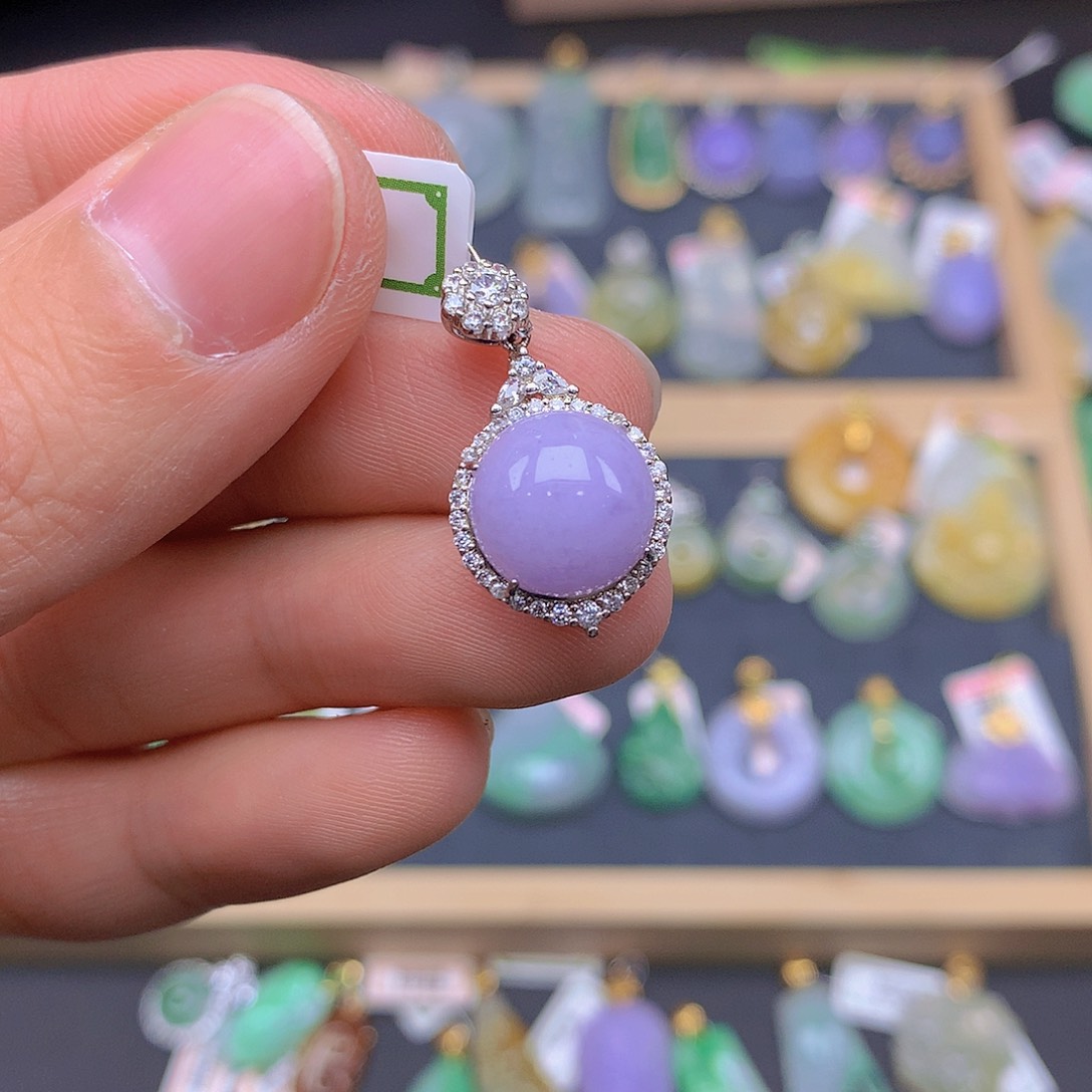 翡翠颈饰未镶嵌翡翠